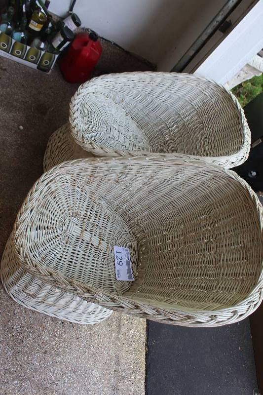 lot 129 image: Lot of (2) Wicker Chairs