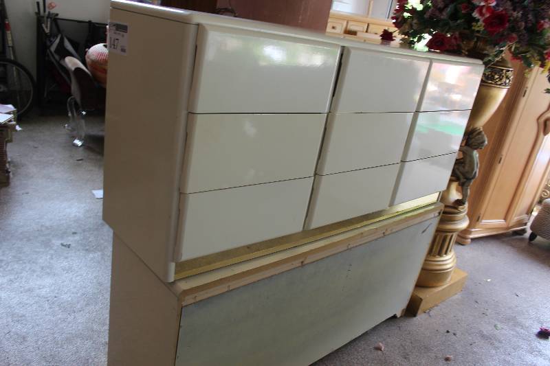 lot 147 image: Lot of (2) White Dressers