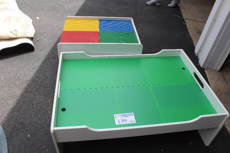 lot 139 image: Lot of (2) Kids Tables