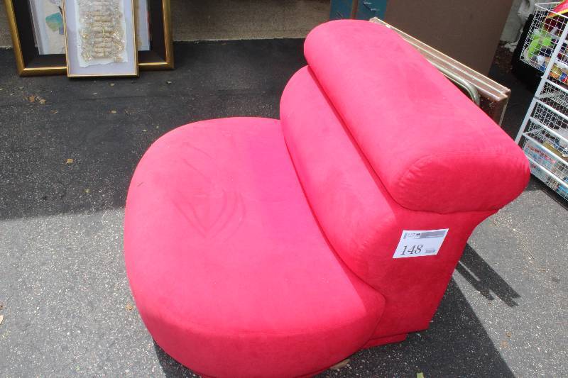 lot 148 image: Living Room Chair