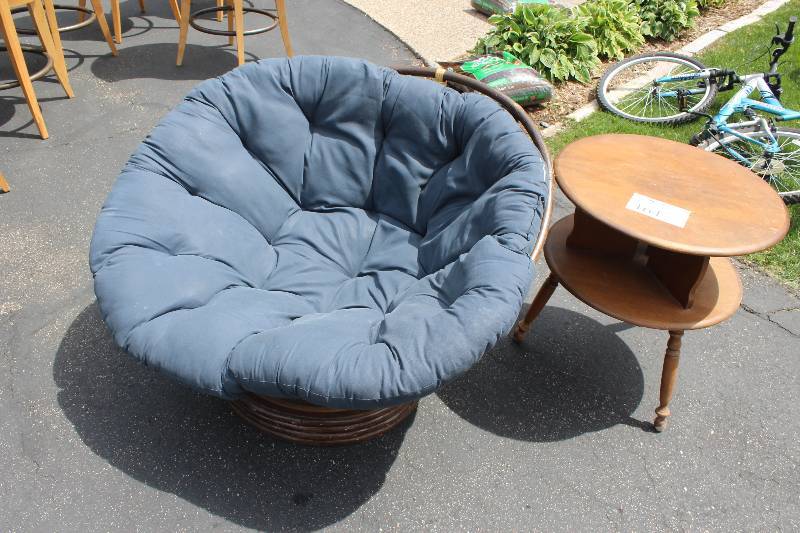 lot 164 image: Lot of (2) Furniture Including 1) Futon AND 1) End Table