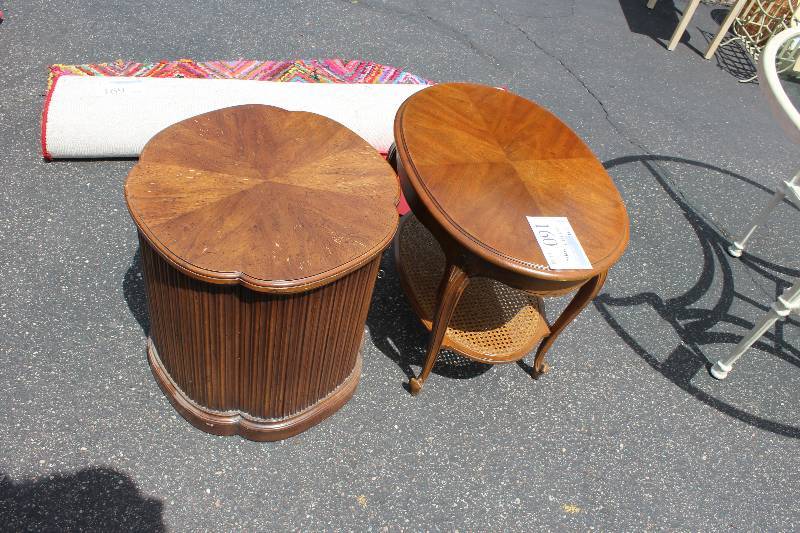 lot 160 image: Drexel Heritage Lot of (2) End Table