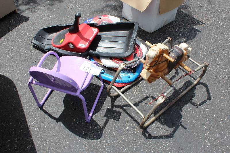 lot 171 image: Lot of (7) Toys