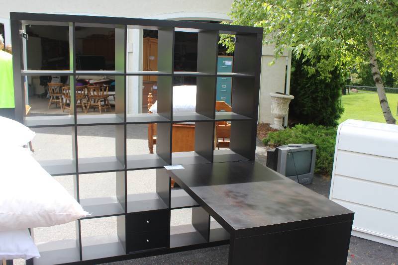 lot 175 image: Desk w Storage Cubes