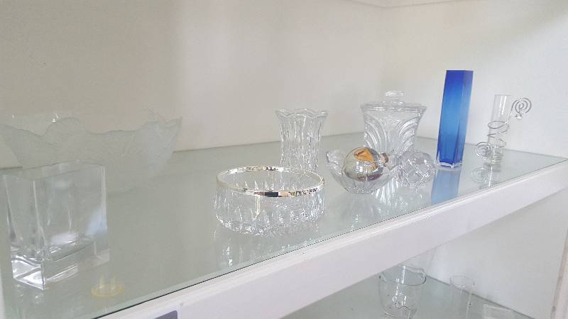 lot 43 image: Shelf Lot of Glassware
