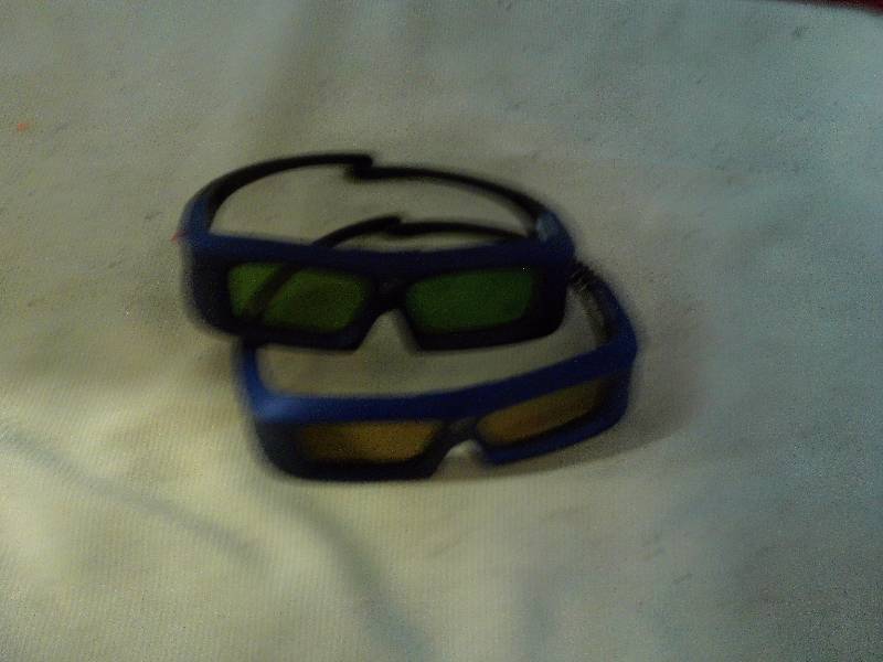 2 PAIR EXPAND 3 D GLASSES