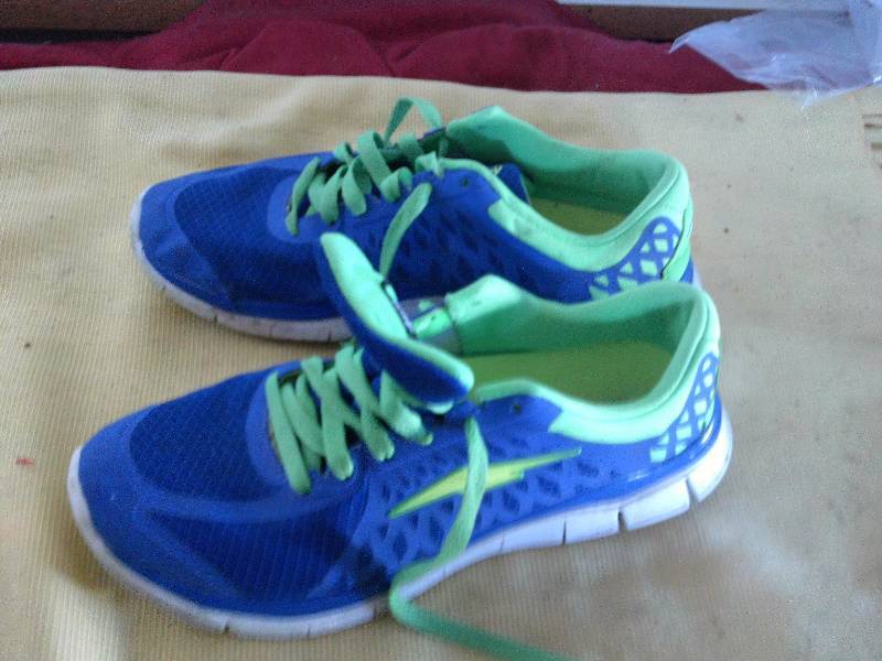 AVIA TENNIS SHOES
