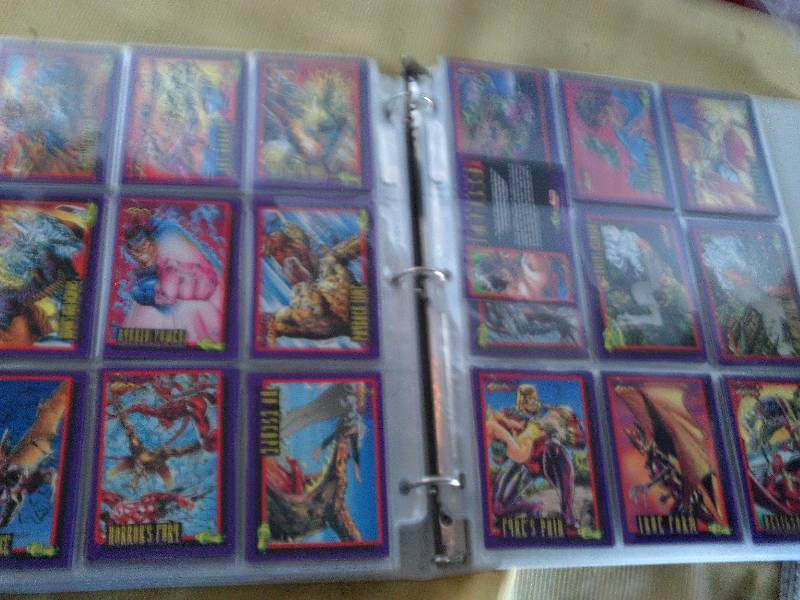 3 RING BINDER COLLECTIBLE BATMAN , SPIDERMAN CARDS