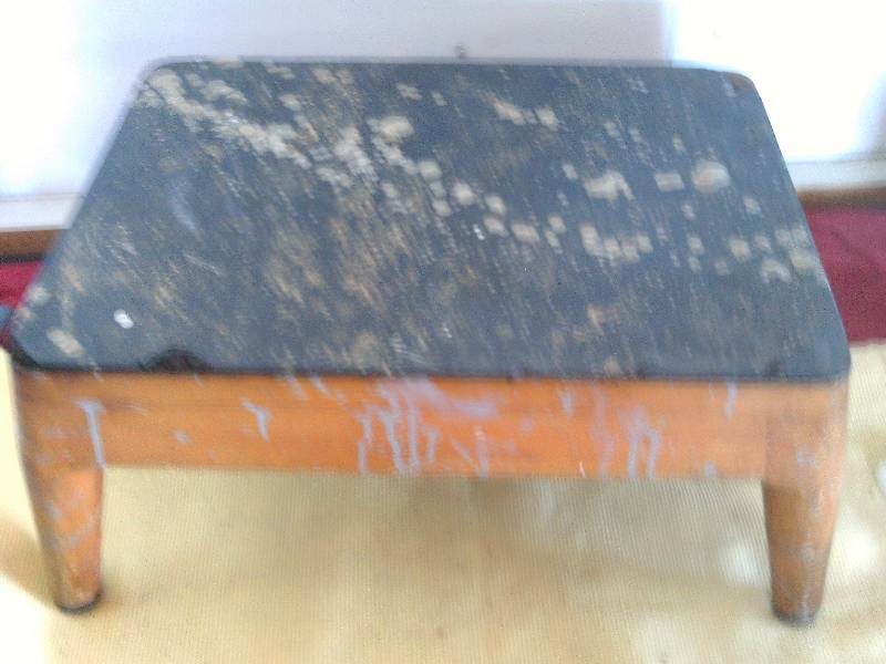 SMALL WOOD FOOT STOOL