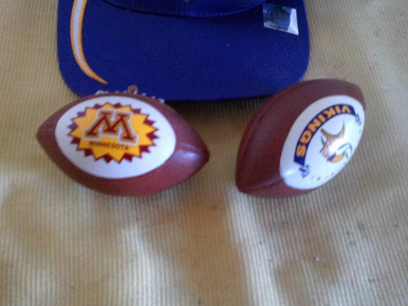 VIKINGS HAT AND KEY CHAINS