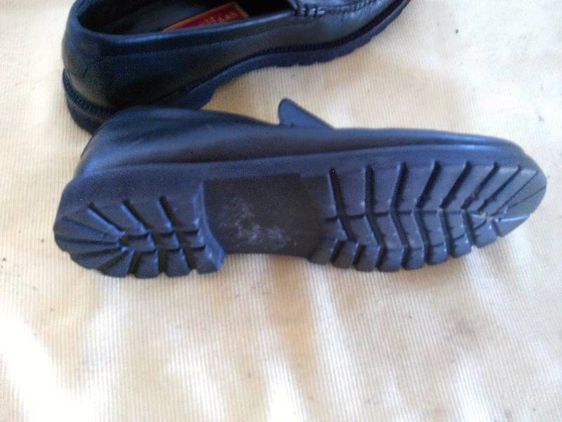COLEMAN LEATHER SLIP ONS