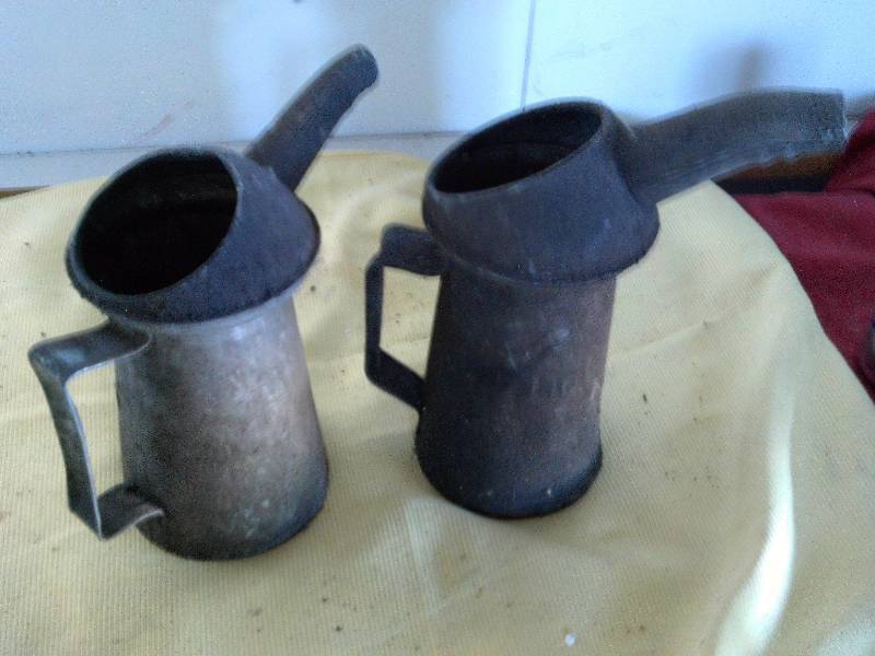 2 vintage oil cans
