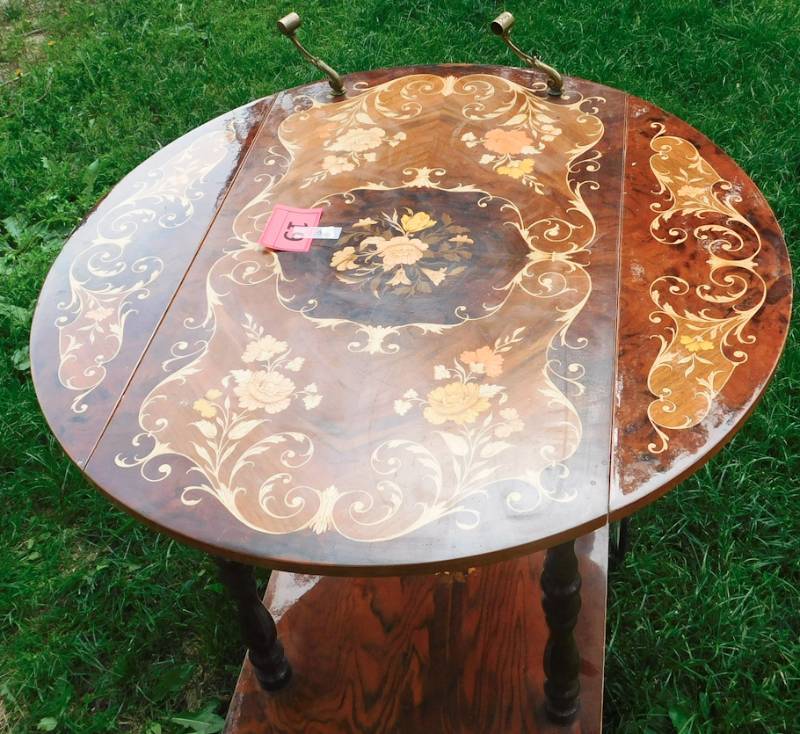 lot 19 image: Italian inlaid Bar  Server Cart dropleaf top with ornate inlay