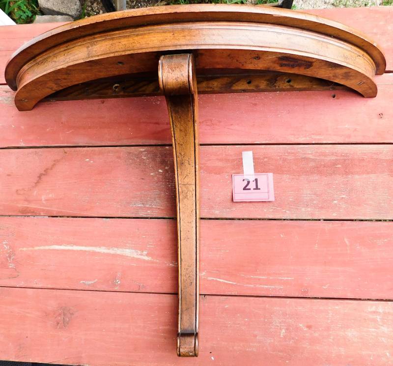 lot 21 image: Wall mount or Floor and wall mount shelf