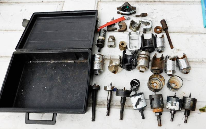 lot 37 image: nice large lot of hole saws and large specialty bits