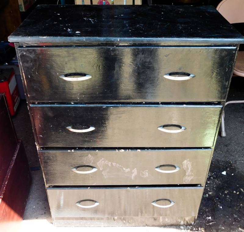 lot 65 image: black 4 drawer dresser