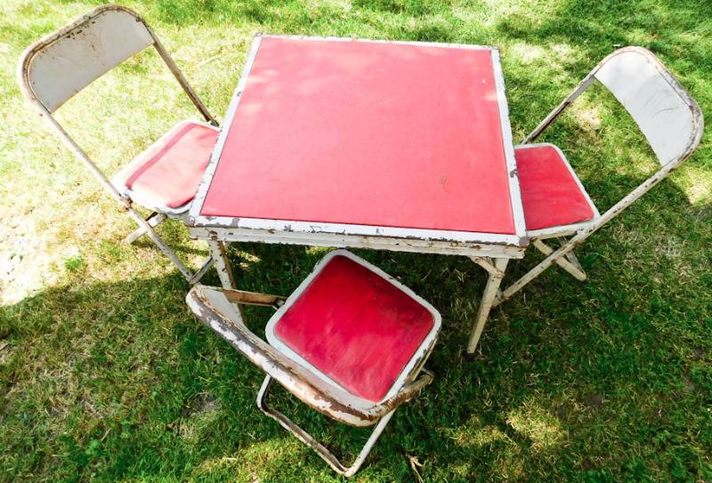 lot 70 image: vintage childrens red and white folding table and 3 chairs