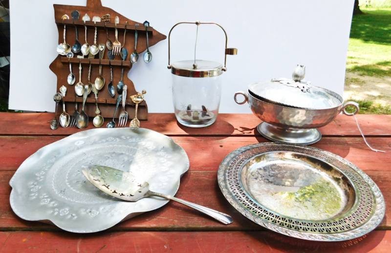 lot 76 image: lot of silver plate serving items and collection of souvenier spoons