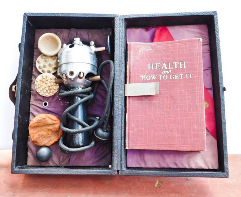 lot 78 image: Hamilton Beach Health Machine with book