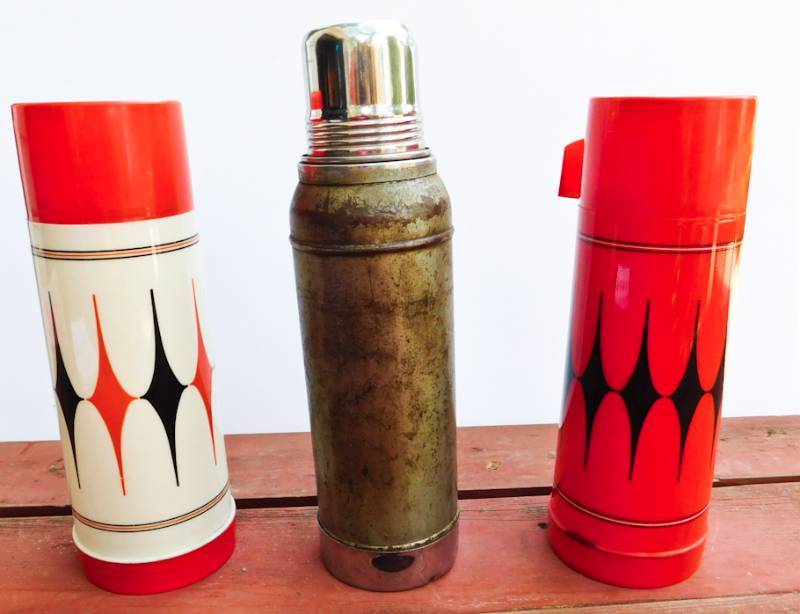 lot 84 image: three vintage collectible thermoses