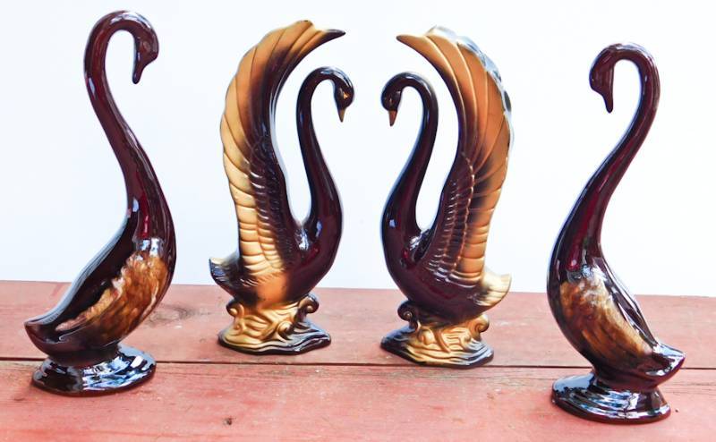 lot 88 image: 4 vintage mid century ceramic swans 2 pairs brown and gold colors very nice