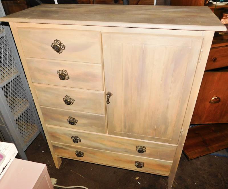 lot 103 image: modern dresser 2 small drawers 2 full drawers one cabinet