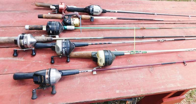 lot 112 image: 8 casting rods with casting reels various ages and makers