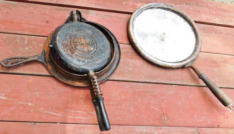 lot 123 image: vintage griswold waffle iron and a skillet Battleship Aluminumware