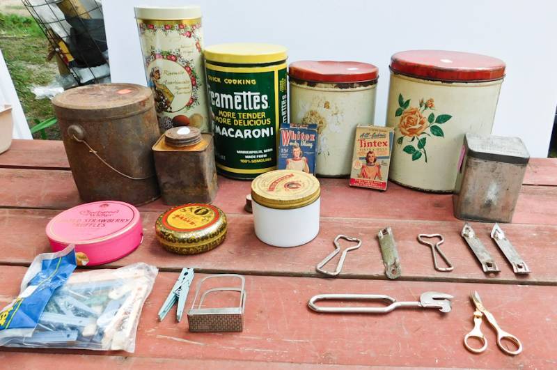 lot 129 image: collection of advertising tins and other items