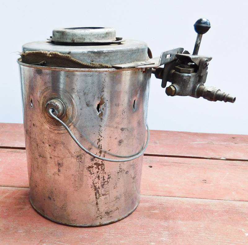 lot 131 image: spark plug cleaner