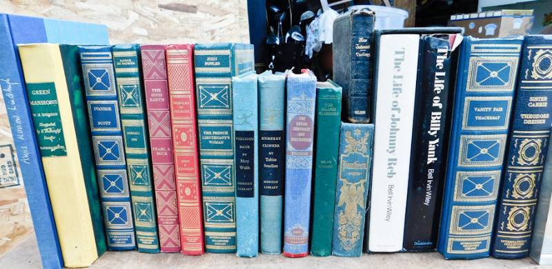 lot 136 image: Collection of vintage books various titles and topics