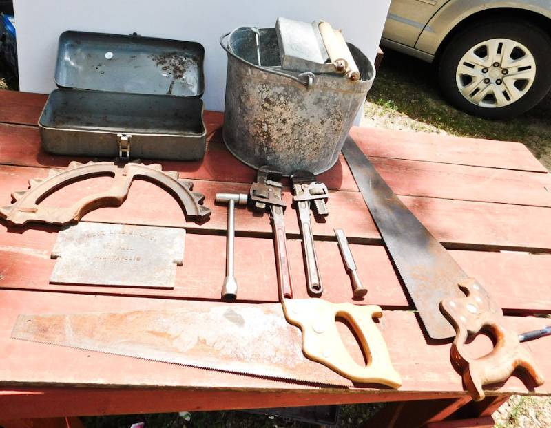 lot 137 image: Lot of vintage tools saws toolbox and mop bucket