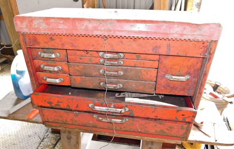 lot 7 image: vintage tool box with contents a couple drawers are loosestuck