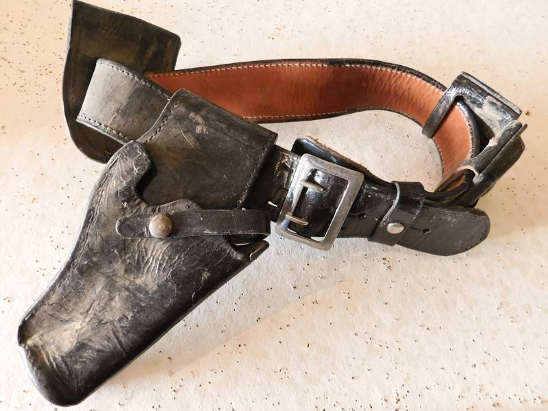 lot 13 image: black leather service belt, holster, handcuff case and utility cases