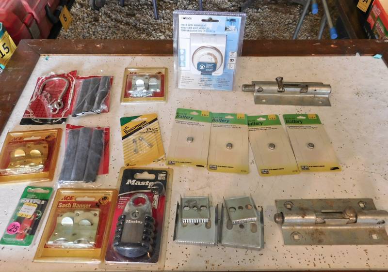 lot 26 image: shop drawer lot of very useable items all in good condition