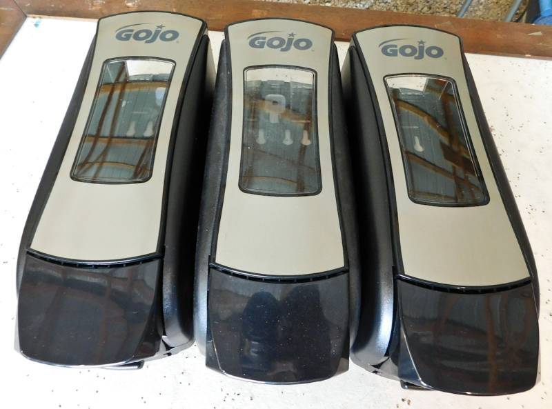 lot 31 image: 3 new gojo hand soap dispensers unused