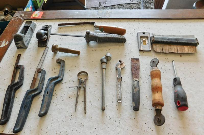 lot 33 image: lot of shop tools several specialty tools please see all the photos