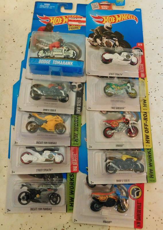 lot 44 image: Hot wheels 10 single packages motorcycles