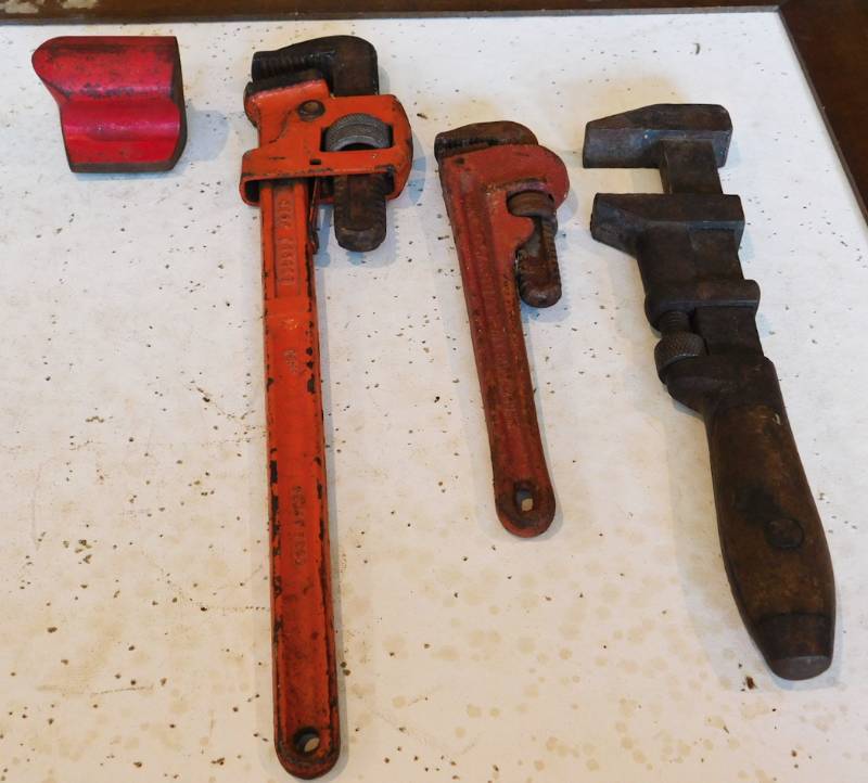 lot 57 image: 3 vintage pipe wrenches and shaper iron