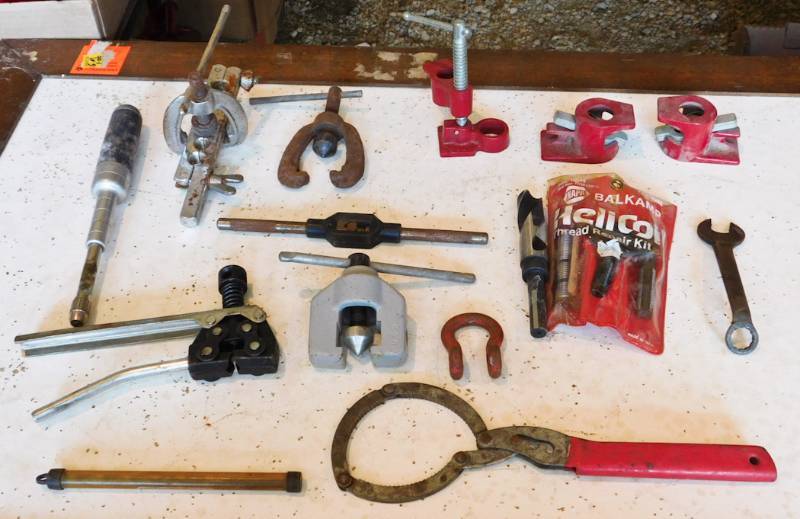 lot 58 image: multiple pipe holders and cutters and more some vintage see photos