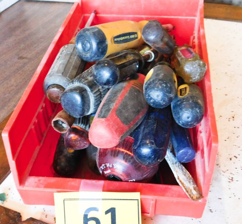 lot 61 image: large lot of misc screwdrivers