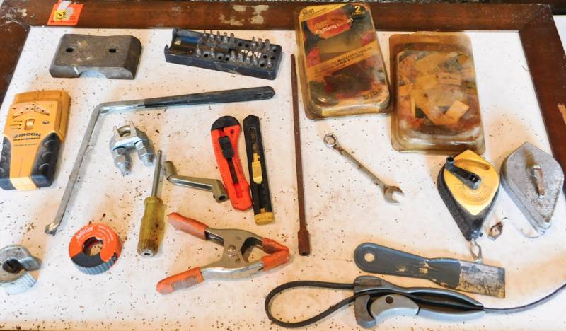 lot 67 image: 2 chain saw blades as seen two pipe cutters and more