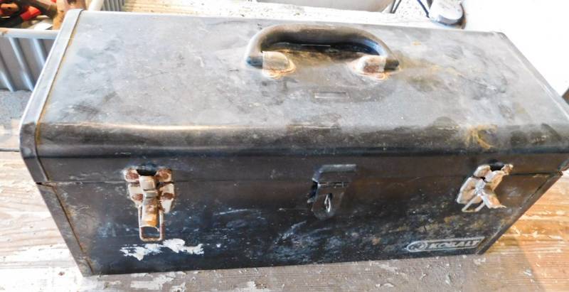 lot 72 image: tool box with contents