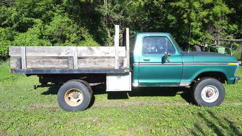 Ford Truck with Hydraulic Dump Bed