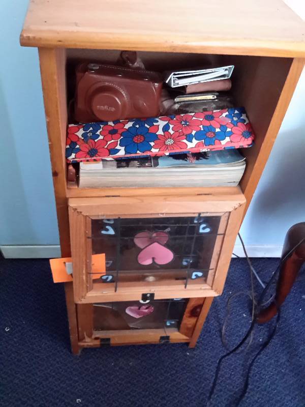3 section display casetable. Pine Wood with glass doors
