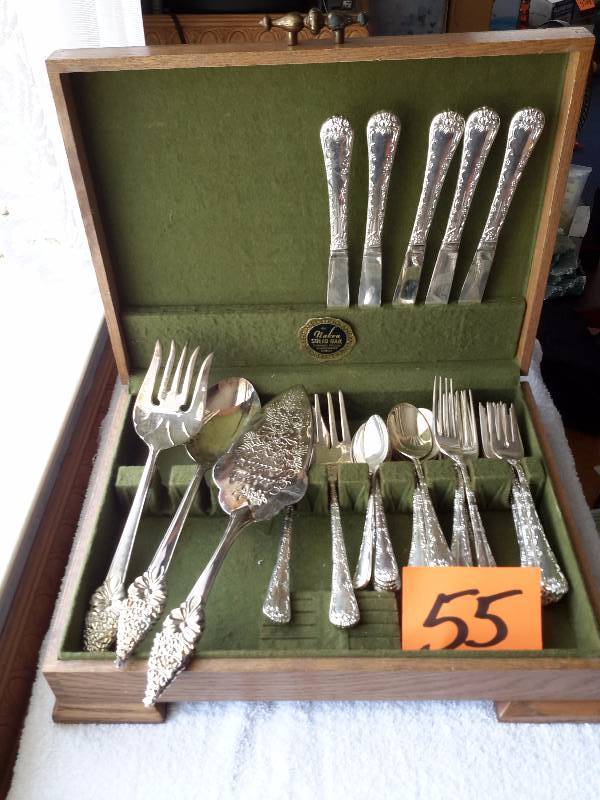 Wm Rogers and Sons, China. Silver Plate set.. Set of 6, minus 1 knife
