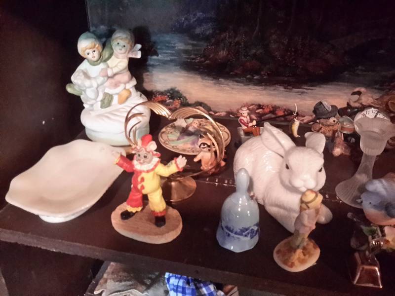 Misc. Glass Statuettes and dcor.. See Closeups