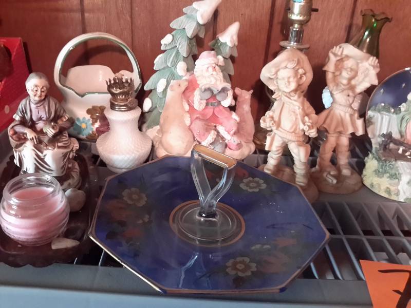 Misc. Glass Statuettes and dcor.. See Closeups