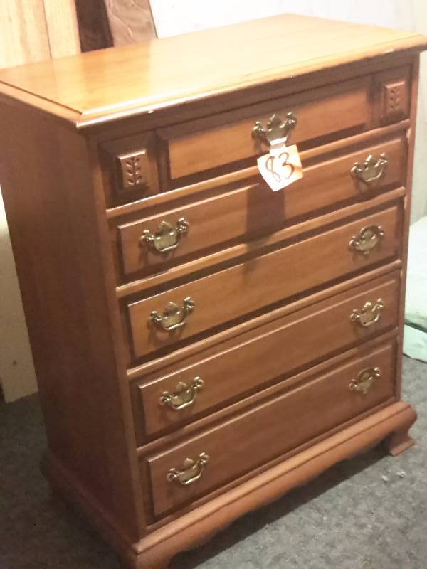 Tallboy Dresser.. Very nice shape. Dove Tail Construction. 5 drawers.. Matches lot 83A