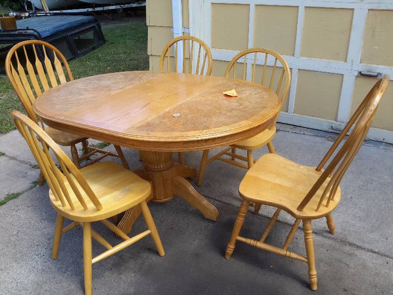 Solid wood Oak Table with 5 chairs.. 32 of different styles.